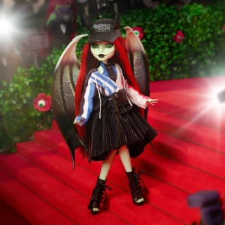 Off-White Monster High Raven Rhapsody Doll, rok 2024 - HNV19